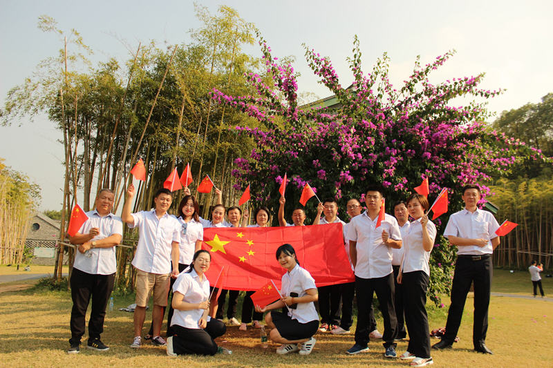 我與國旗同框 我為祖國點贊