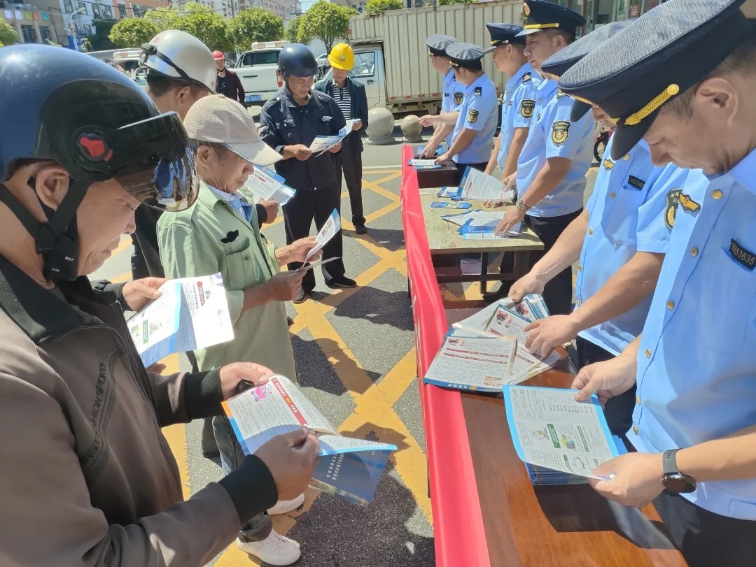 上饒汽運 開展“保障公路暢通 服務(wù)人民出行”主題宣傳活動