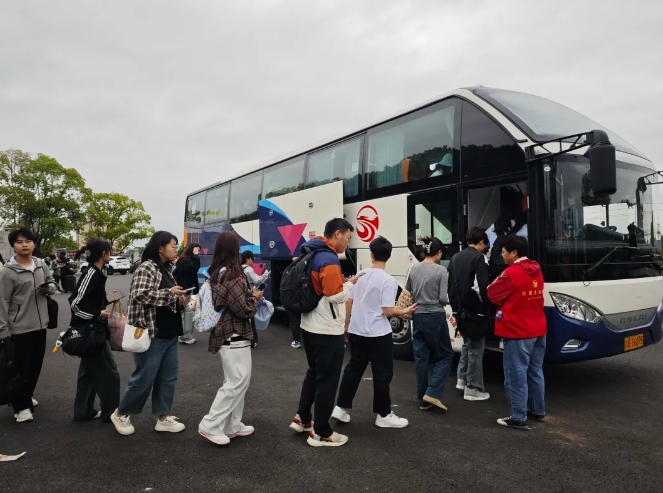 九江長(zhǎng)運(yùn)：永修公司校園直通車助力周末游