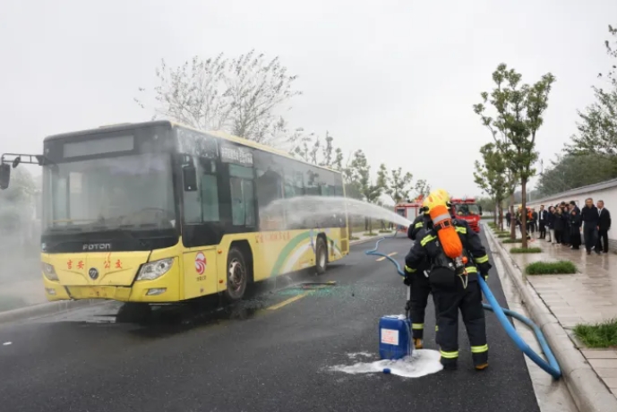 吉安公司：開展公交車應(yīng)急逃生滅火救援實戰(zhàn)演練活動